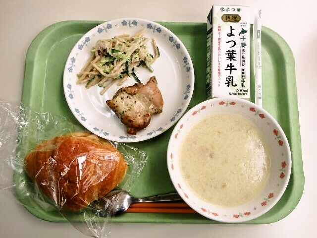 クロワッサン、ポテトポタージュ、鶏のスパイス焼き、ごぼうサラダ、牛乳