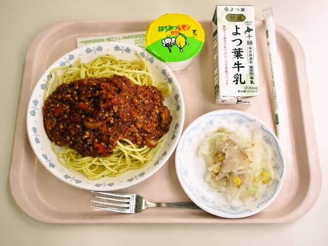 スパゲッティボロネーゼ、大根サラダ、はちみつレモンゼリー、牛乳