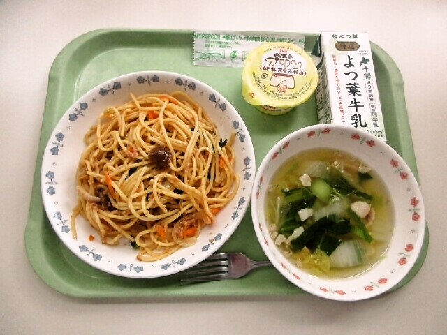 和風スパゲティ、白菜スープ、プリン、牛乳