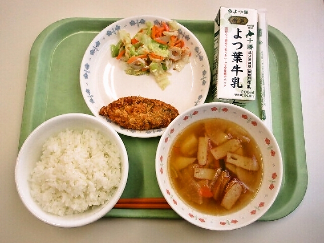 ごはん、けんちん汁、ほっけ和風フライ、きゃべつとごまドレ和え、牛乳