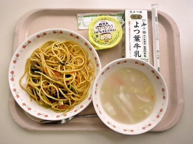 和風スパゲティー、パイタンスープ、プリン、牛乳