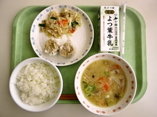ごはん、豚汁、焼売、切干大根のコンソメ煮、牛乳
