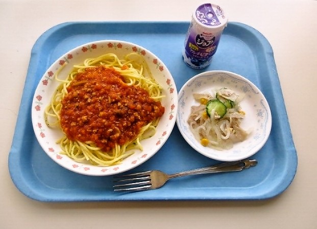 スパゲッティミートソース、大根サラダ、ジョア