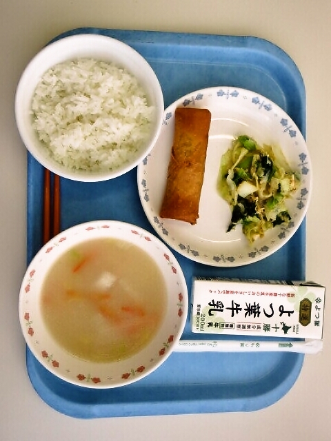 ごはん、パイタンスープ、春巻き、からし和え、牛乳