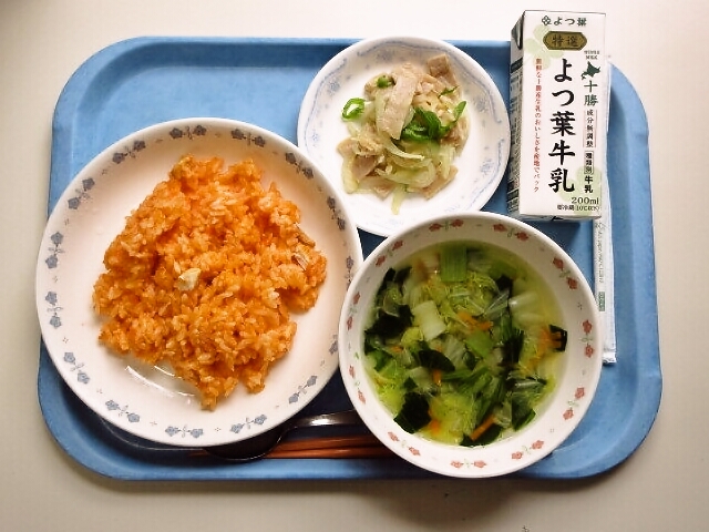 チキンライス、白菜スープ、ハムのマリネ、牛乳