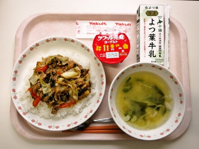 スタミナ丼、みそ汁（わかめ・長ネギ）、元気ヨーグルト、牛乳