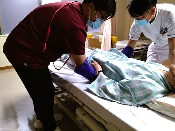 スライディンググローブによる褥瘡予防のための除圧